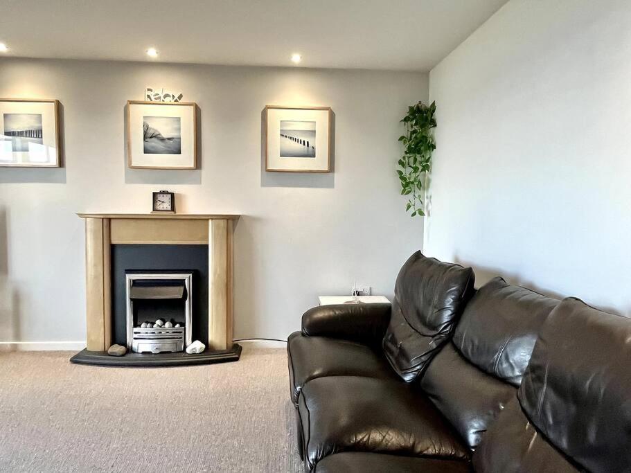 Beachfront Bliss With Spectacular Views Llanelli Buitenkant foto