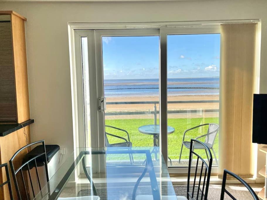 Beachfront Bliss With Spectacular Views Llanelli Buitenkant foto