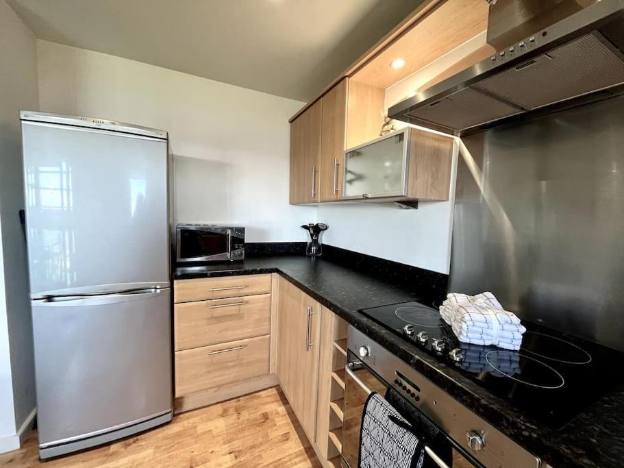 Beachfront Bliss With Spectacular Views Llanelli Buitenkant foto