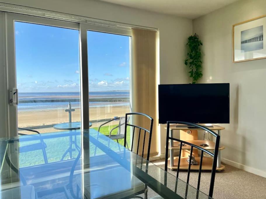 Beachfront Bliss With Spectacular Views Llanelli Buitenkant foto